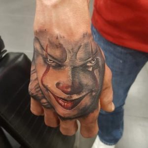tatouage-clown-main-dieppe
